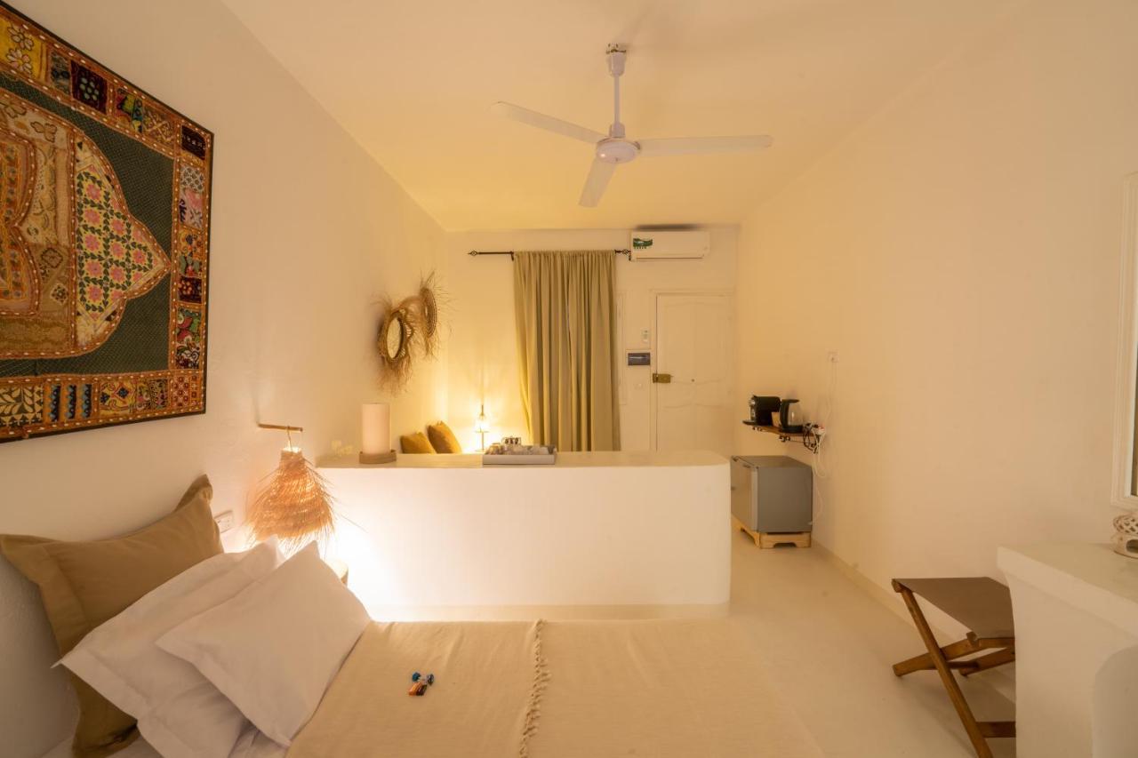 Cheeky Monkey Hotel Ghar el-Melh Esterno foto